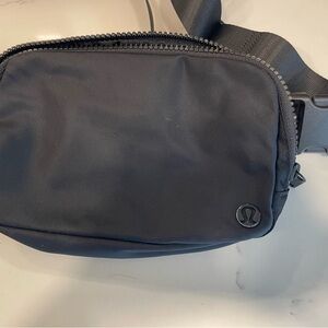 THE Lululemon Everywhere bag- perfect for anyone!